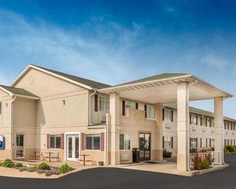 Days Inn by Wyndham Osage Beach Lake of the Ozarks - Osage Beach - Building