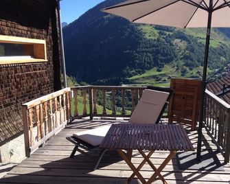 Large and cosy family chalet in a hamlet, 15' from Disentis - Medel - Balkon