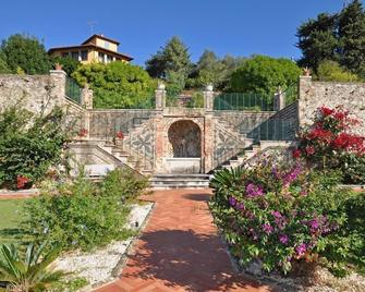 Villa Camaiore - Santa Lucia - Vista del exterior