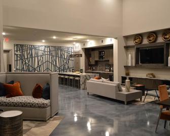 Vip Level Unit! Beautiful Downtown Ft Worth Fully Furnished Short Term Options! - Fort Worth - Living room