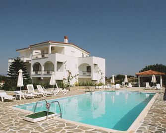Long View Resort & Spa Rooms & Apartments - Porto Cheli - Pool