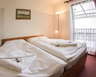 Hotel Wolf - Prague - Bedroom