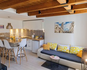 Rooms and apartments Paese - Split