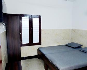 Royal Lodge - Nāgercoil - Bedroom