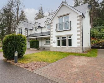 4 River Court - Invergarry - Gebouw