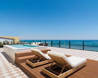 LIV Mackenzie Beach Suites Larnaca Adults Only - Larnaka - Parveke