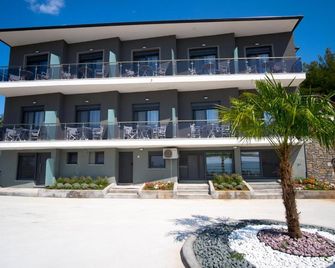 Life's Moments - Thasos Town - Edificio