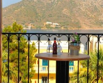 Vouros Palace - Masouri - Balkon