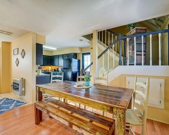 Charming Studio Home 12 Mi to Eureka Springs! - Berryville - Dining room