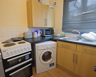 Stylish Five star rated apartment - Manchester - Kitchen