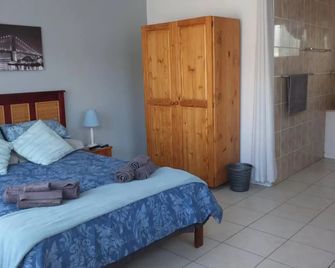Heron Place sunny self-catering garden flatlet - Port Alfred
