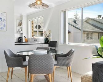 'Golden State of Mind' Coastal Haven in Broadbeach - Broadbeach - Salle à manger