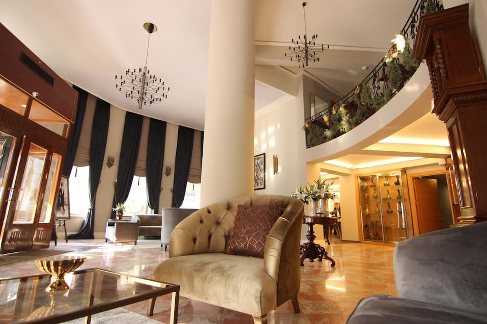 Lobby view of Atlas Oteli