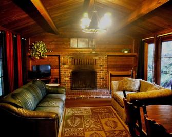 Cedar at Rainier Lodge (0.4 m from Mt.Rainier) - Ashford - Sala de estar