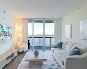 Blue Harbour Amazing views 5 min downtown - Fort Myers - Sala de estar