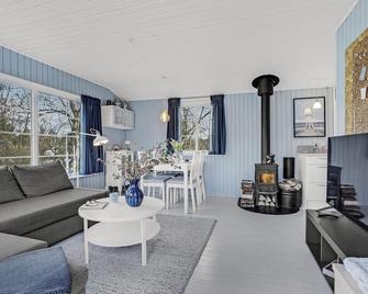 2 Bedroom Amazing Home In Rødby - Rodby - Huiskamer