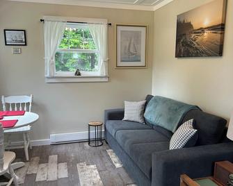 Quaco Cottages - The Waterloo - Saint Martins - Living room