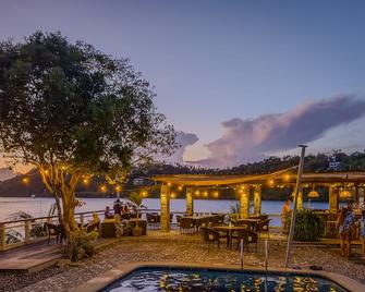 Edgewater Dive & Spa Resort - Puerto Galera - Patio