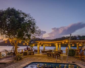 Edgewater Dive & Spa Resort - Puerto Galera - Veranda