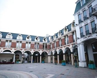 Piazza Four Colours - Batumi