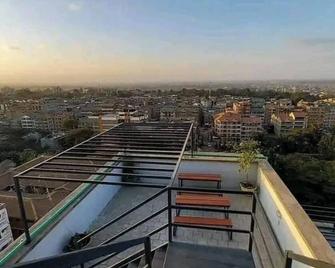 Tsavo Heights: Where Urban Style Meets Serene Comfort - Nairobi - Balcó
