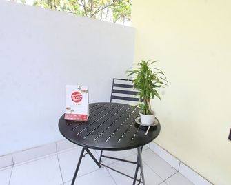 OYO Life 93260 Bale Kosan - Tanjung - Recepción