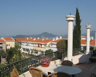 Levantin Inn 1-2 2 Suite Sea View N14 - Sveti Stefan - Balcón
