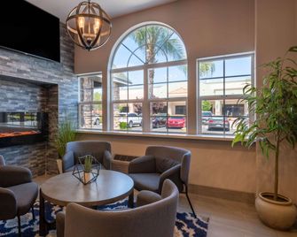 Microtel Inn & Suites by Wyndham Tracy - Tracy - Lounge