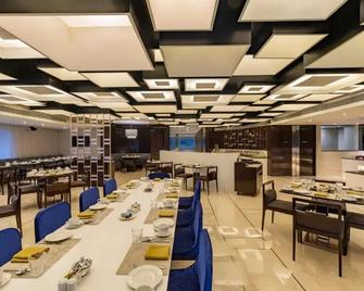 RPJ Hotel Rajkot - Rajkot - Ravintola