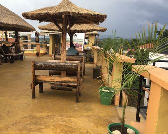 Casa Del Turista - Mbale - Patio