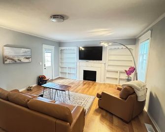 Cozy 2-bedroom house in the heart of Lewis Center - Lewis Center - Sala de estar