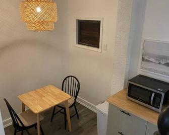 Quiet and Comfortable Studio - 5 minutes to Cruz Bay Beach - Cruz Bay - Salle à manger