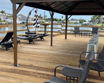 Hideaway Waterfront Resort - Cape Coral - Binnenhof