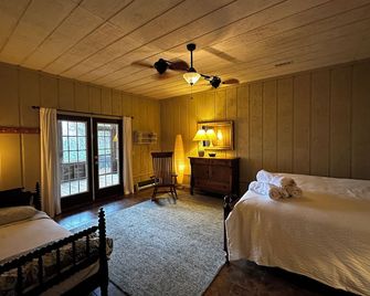 Franklin-Mountain Retreat-Stunning View. Outdoor hot tub, clawfoot tubs & shower - Otto - Bedroom