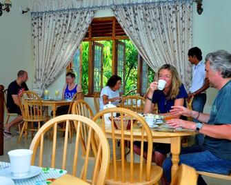 London Palace - Anuradhapura - Restaurant