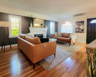 Half-mi to Riverwalk: Midtown Reno Oasis! - Reno - Sala de estar