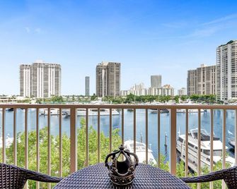 Yacht Club at aventura Amazing Marina view parking included - Aventura - Balcony