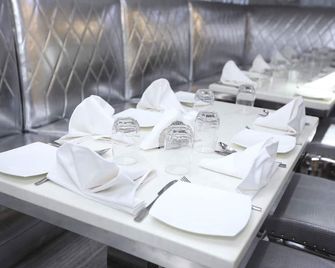 Blossom Hotel - Dhaka - Restaurante