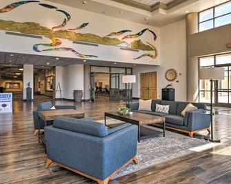 Cozy Fountain Hills Condo with Mountain Views! - Fountain Hills - Lobby