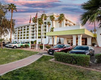 Holiday Inn Hotel & Suites Phoenix-Mesa/Chandler - Mesa - Building