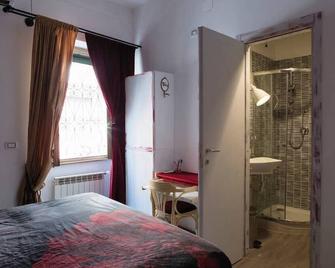 Amoroma Latina - Roma - Camera da letto