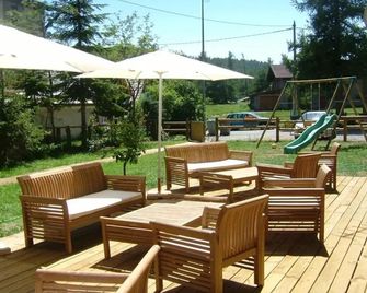 Adonis Le Chastellan - Guillaumes - Patio