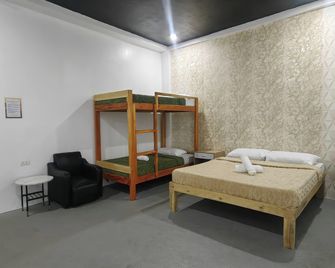 Puerto Paraiso Hostel - Puerto Princesa