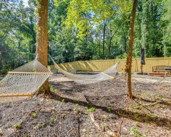 Pet-Friendly Lavonia Cabin, Walk to Lake Hartwell! - Lavonia