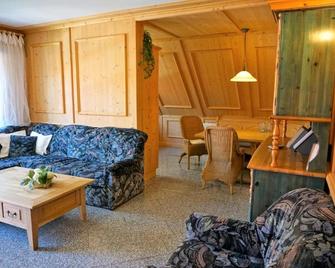 Landhotel Gutshof Camping Badhuetten - Tettnang - Wohnzimmer