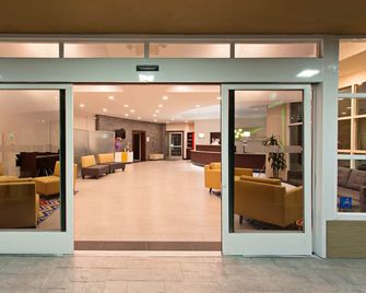 Pacific Stay Hotel - West Covina - Salónek