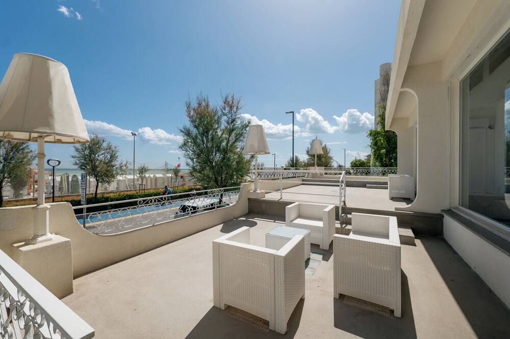 هوتل كونتننتال - سينيغاليا - شرفة