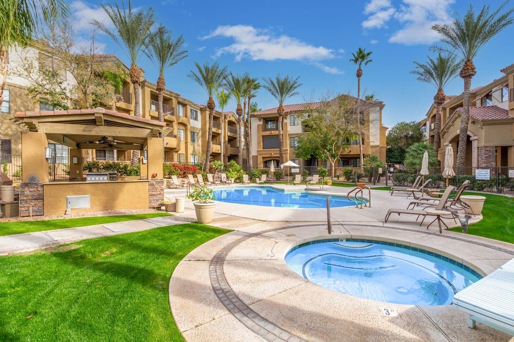 Quiet 1st Floor, Gated, Pool, Wi-Fi, Free Parking, Gym - Phoenix - Pool