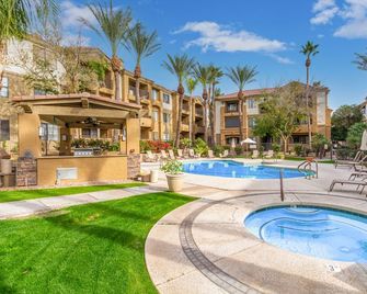Quiet 1st Floor, Gated, Pool, Wi-Fi, Free Parking, Gym - Phoenix - Pool