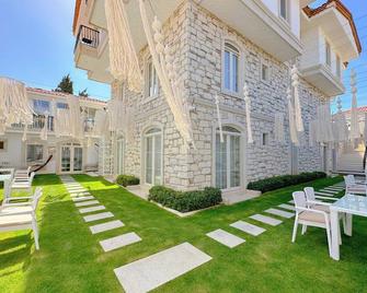 The Fountain Hotel - Cesme - Patio